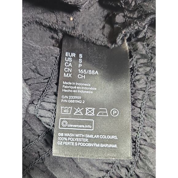 H&M | Black, Long Sleeve Smocked Blouse| Size Small - Picture 2 of 3